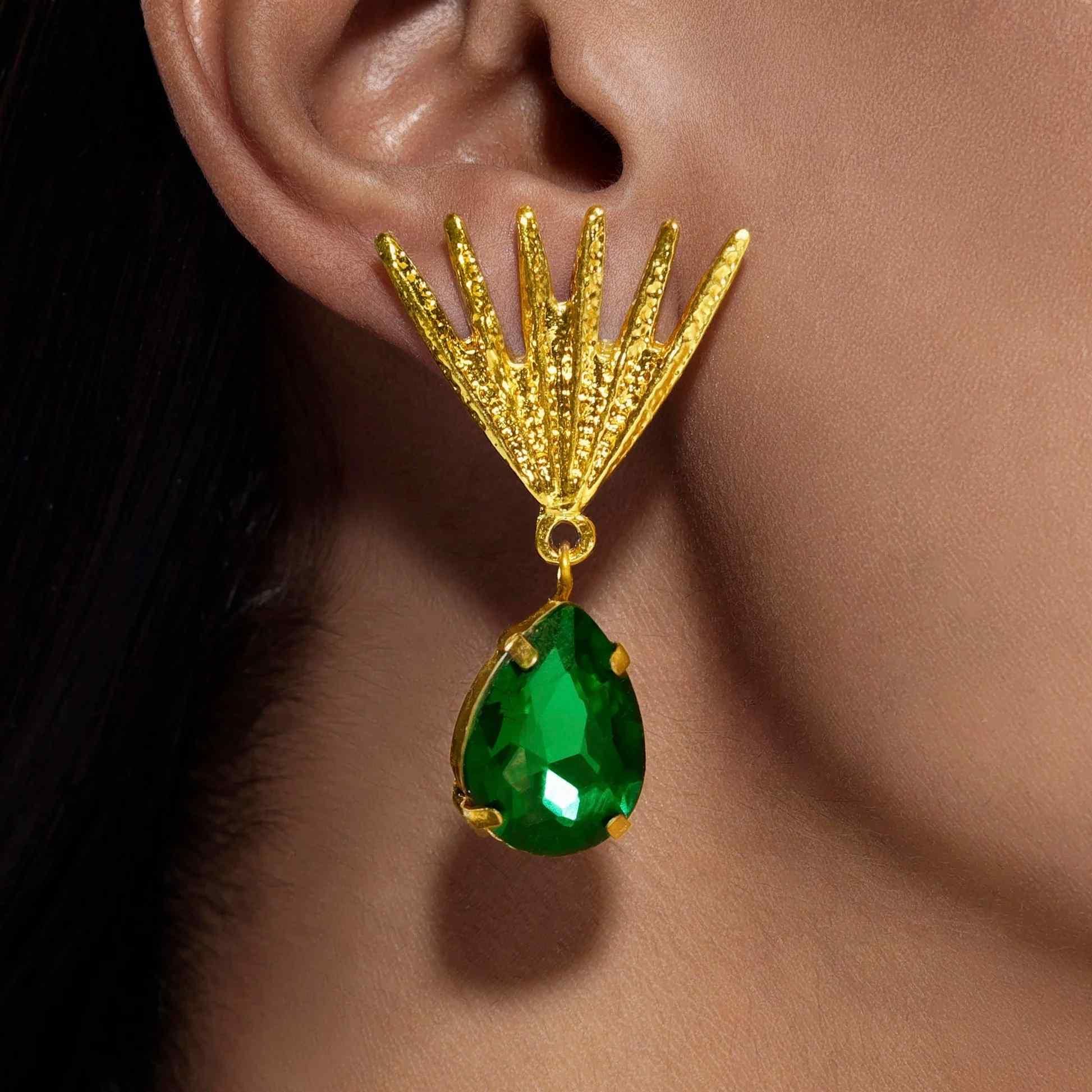 Set of Necklace and Earring (Pack of 1)